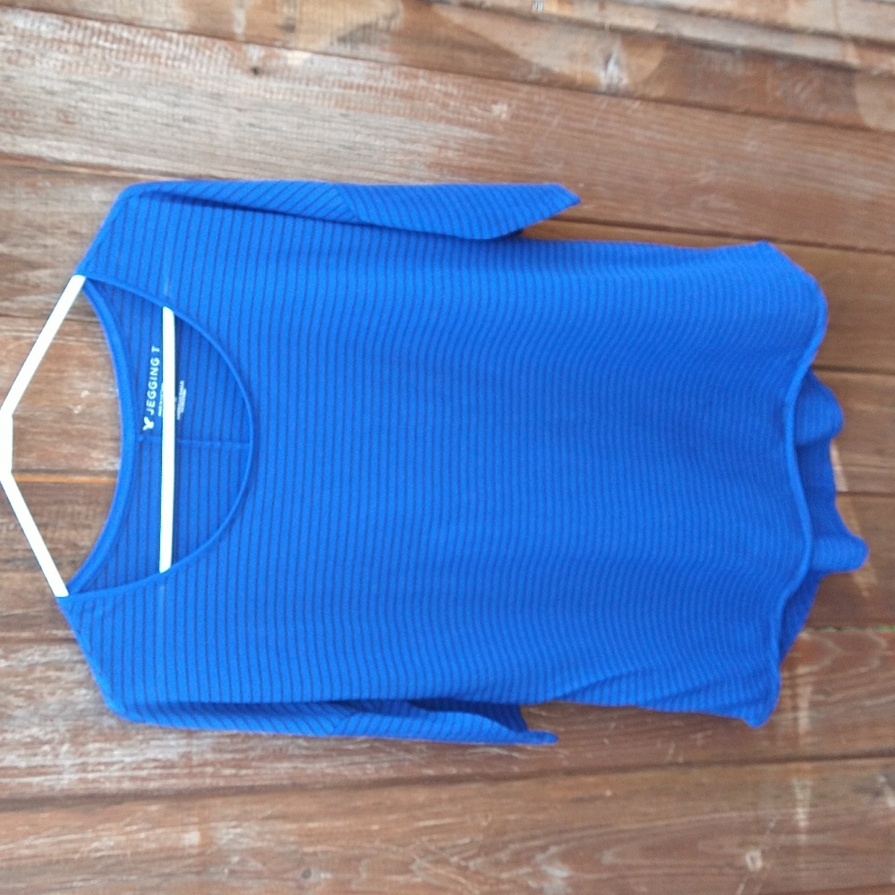 American Eagle T-shirt. Striped.